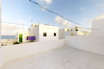 Duplex/todelt hus til salg i Punta Mujeres, Haría, Lanzarote. 